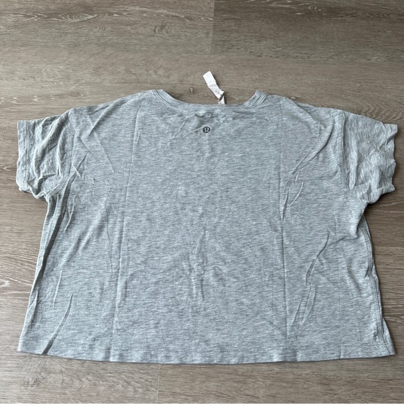 Lululemon Cates Tee Heathered Core Light Grey Size 4 - Picture 7 of 7